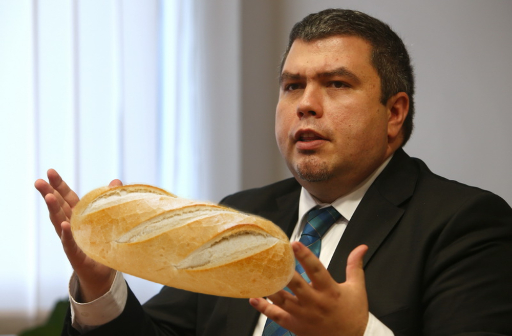 Маричиќ по стапките на Бислимовски: Од утре го исфрла лебот од исхраната за да заштеди