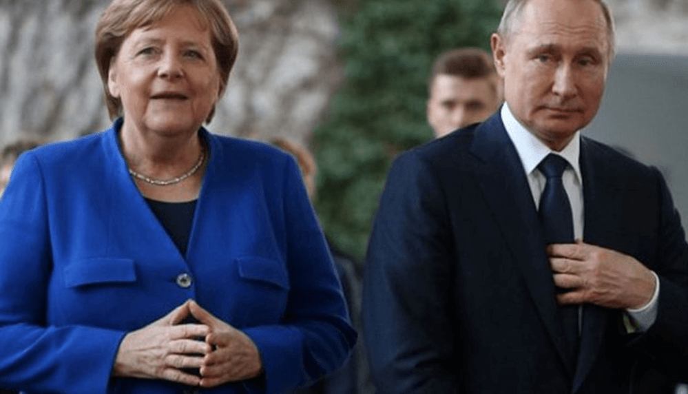 Меркел: Путин ќе ја прегазеше Украина за 10 минути доколку на патот не му застанеше Славјанка