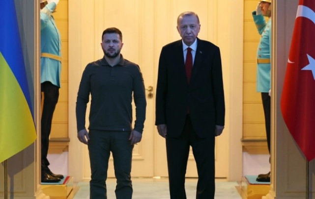 Ердоган се сретна со Зеленски и му поклони одредена количина на топови сега ја чекаат Славјанка да потпише